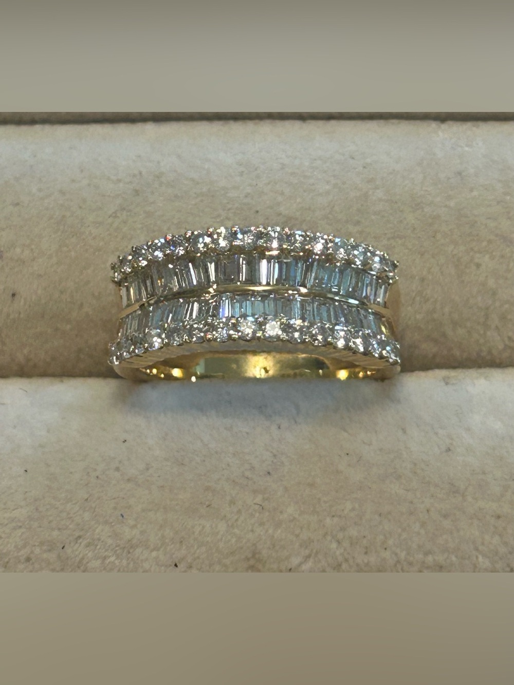 18KT Yellow Gold 0.95 Ct Baguette And 0.55 Ct Round Natural Diamonds Band Ring